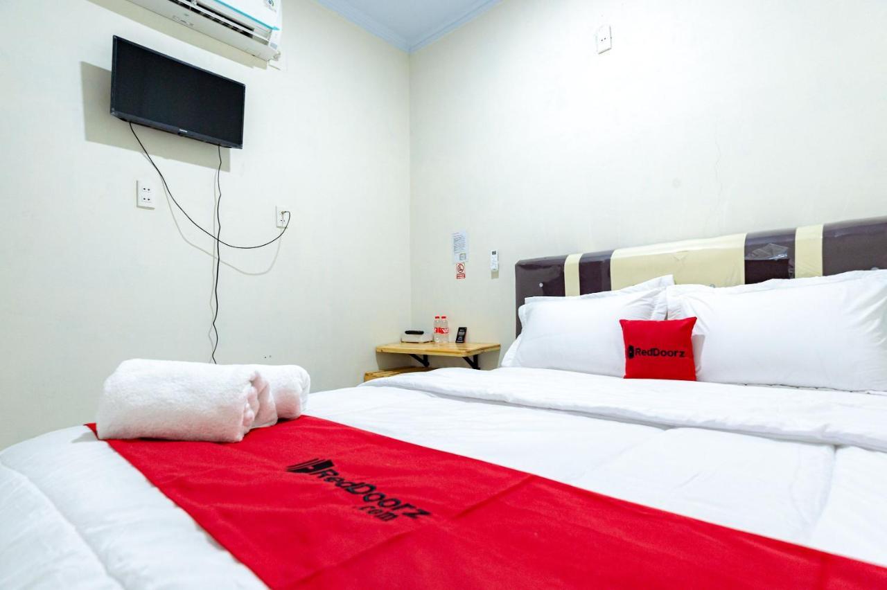 Hotel Reddoorz @ Simpang Pemda Medan Exterior foto