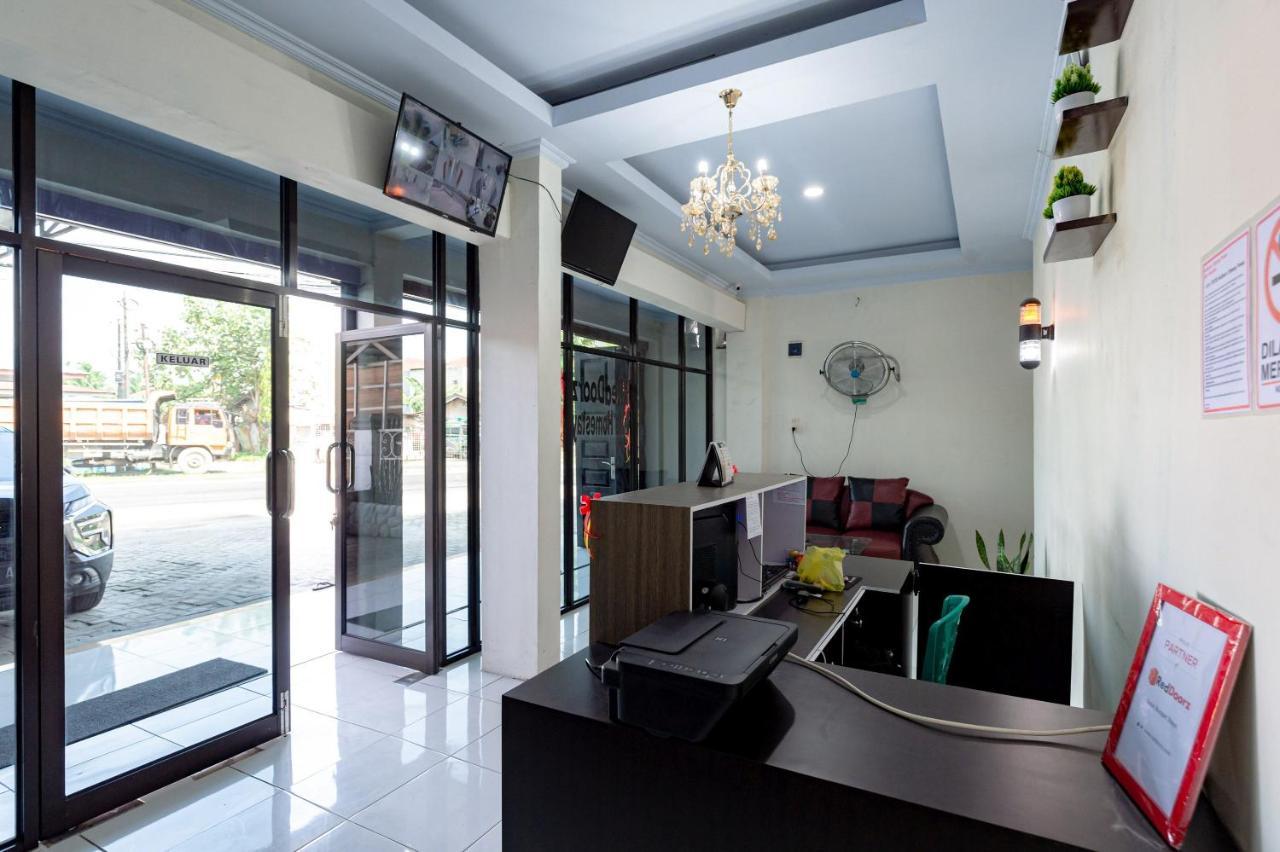 Hotel Reddoorz @ Simpang Pemda Medan Exterior foto