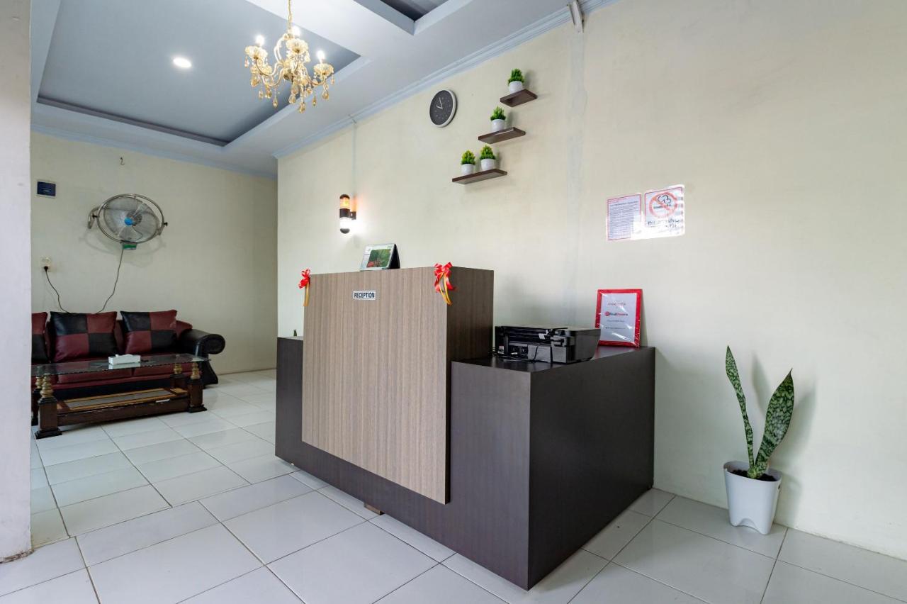 Hotel Reddoorz @ Simpang Pemda Medan Exterior foto