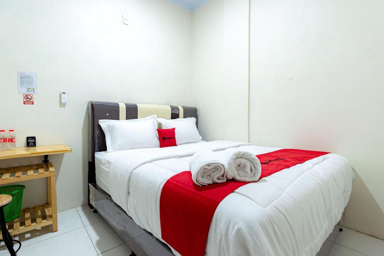 Hotel Reddoorz @ Simpang Pemda Medan Exterior foto